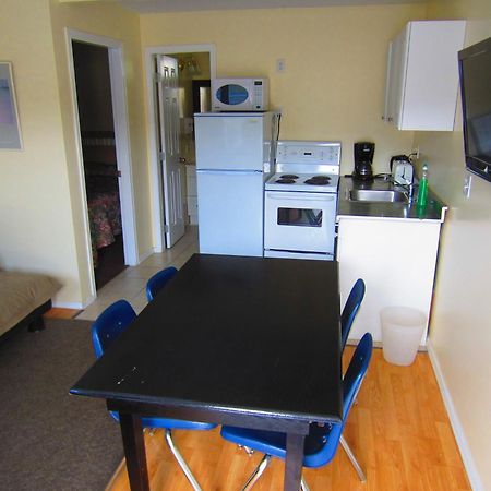 Black Sea Motel Пентиктон Экстерьер фото