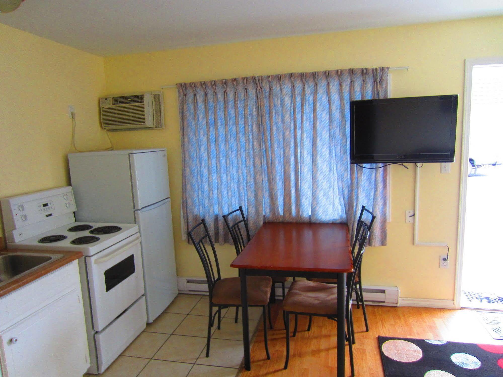 Black Sea Motel Пентиктон Экстерьер фото