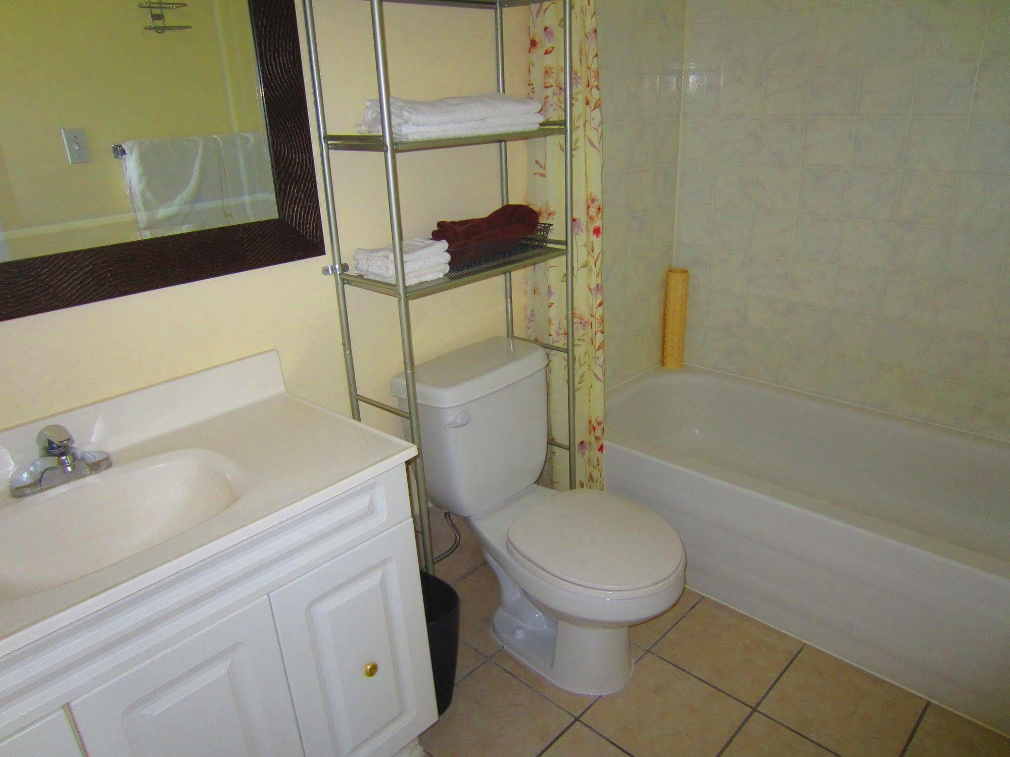 Black Sea Motel Пентиктон Экстерьер фото