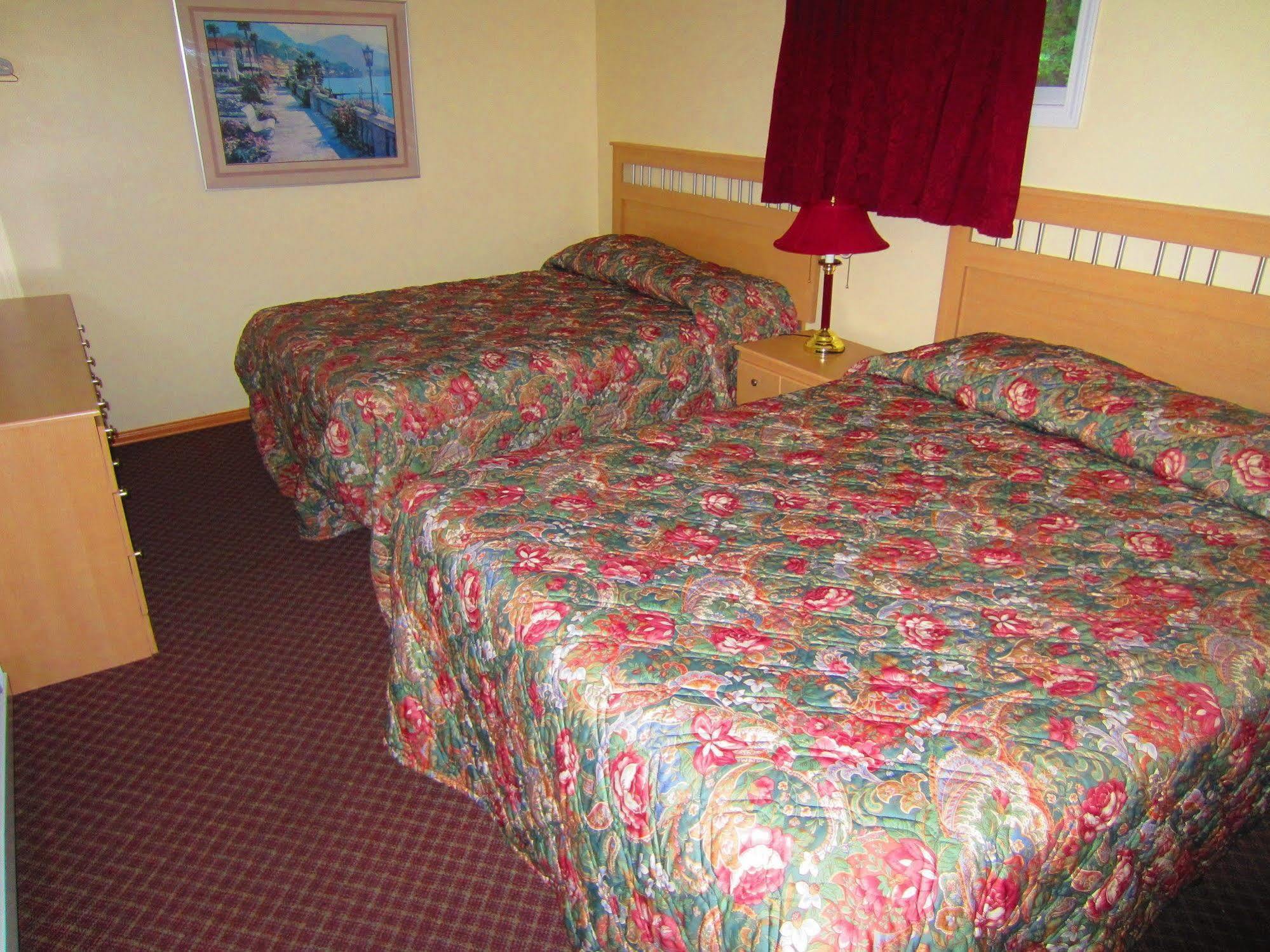 Black Sea Motel Пентиктон Экстерьер фото