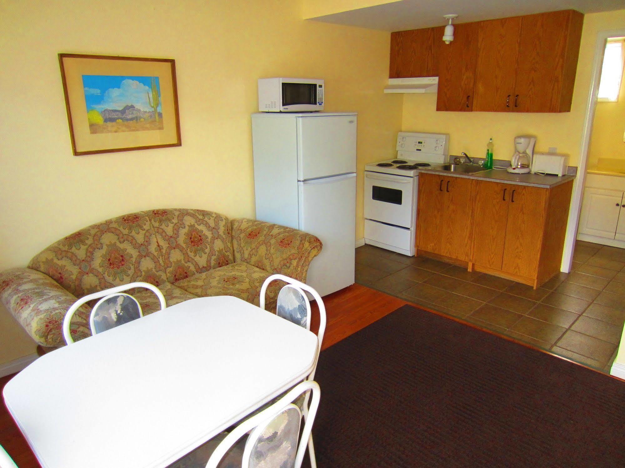 Black Sea Motel Пентиктон Экстерьер фото